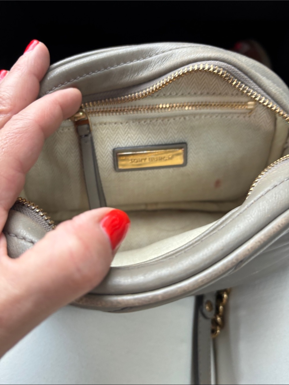 Tory Burch Quilted Leather MC Camera Bag in Taupe with Gold Logo - Picture 8 of 11